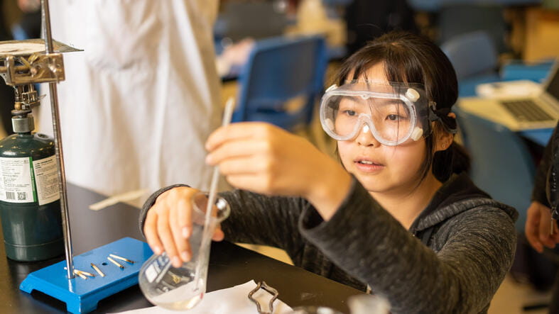 东北大连国际双语学校 | AP 学费 | 关于我们 - Feature Cards